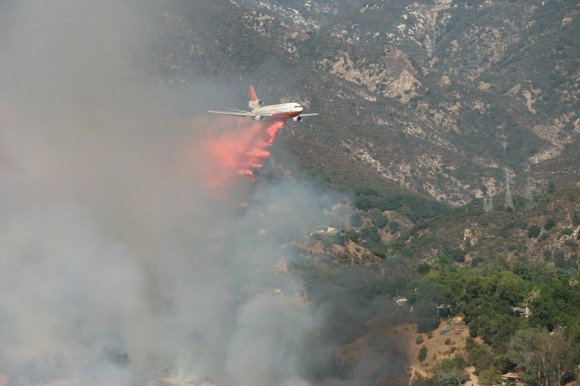 Bruce-0100-08-22-09 DC-10 Holding the line -- Looking towards Eaton Canyon