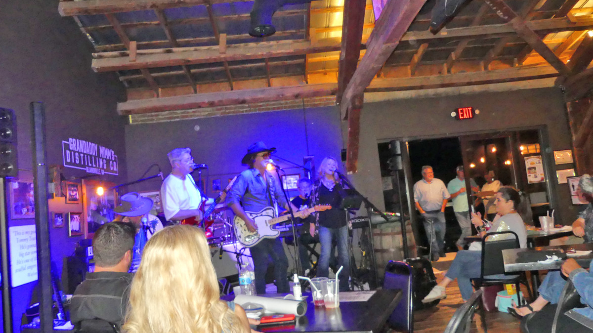 Tommy Townsend doing a concert at Distiller with Waymore Outlaws (Formerly members of Waylon Jennings band)