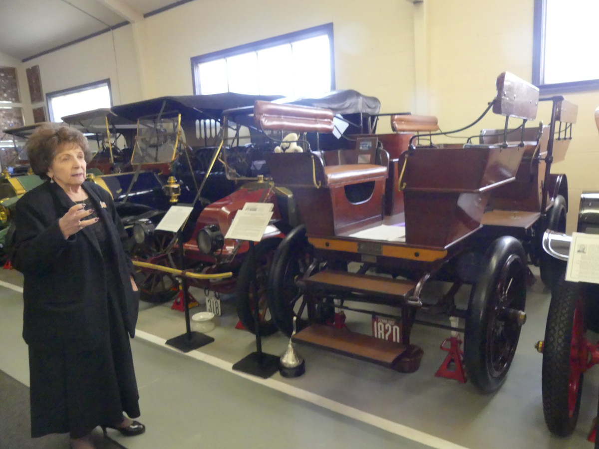 1908 Studebaker Electric Carry All 