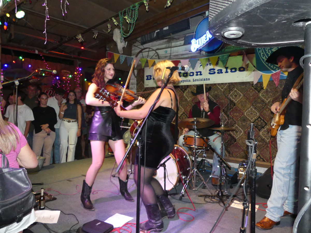 Amis du Teche playing at Blue Moon