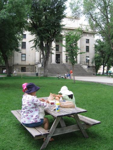 Feasting on the 8 pieces of fried chicken we bought from Albertsons for $5.99 (Yavapai County court house lawn).