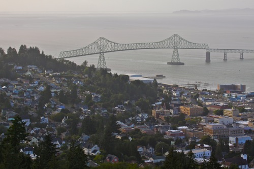 The famous Astoria bridge. You may have seen it in a few 80s movies here and there