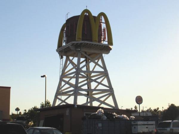 The McDonalds tower in Barstow, CA