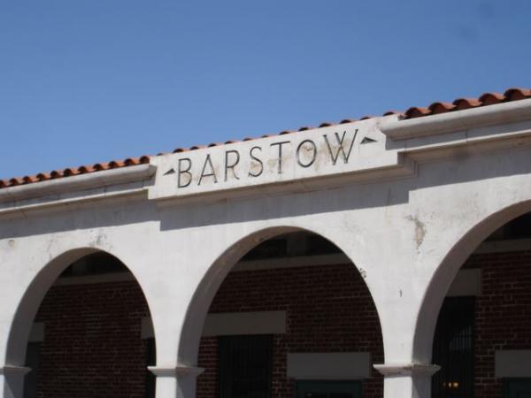 Since I'm kind of a train nerd, I make a point to come to the rail station in Barstow, CA and see what's rolling by.