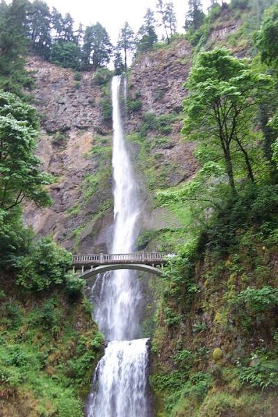 Multnomah Falls is very photogenic