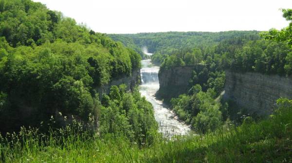 Middle_and_Upper_Falls_from_Inspiration_Point