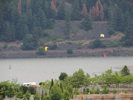 Kitesurfing on Columbia River
