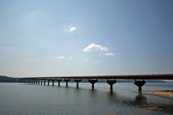 John Coffee Memorial Bridge, Tennessee River