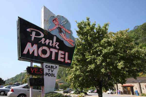 Pink Motel, Cherokee