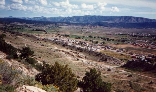 View north toward Pikes Peak from Skyline Drive