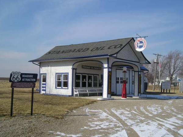 Route 66 Roadside Attraction: Standard Oil Station