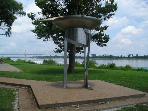 Sculpture at Fort Defiance Park in Cairo, Illinois
