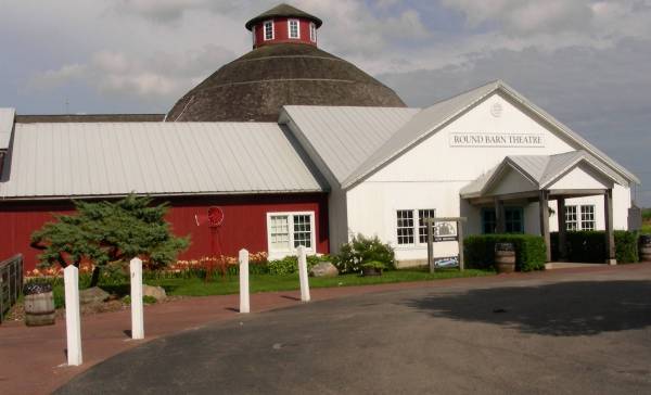 The round Barn Theater