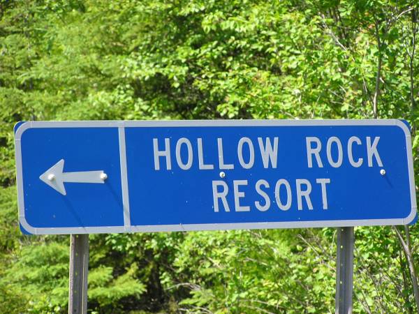Hollow Rock Resort Sign