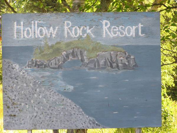 Hollow Rock Resort Sign