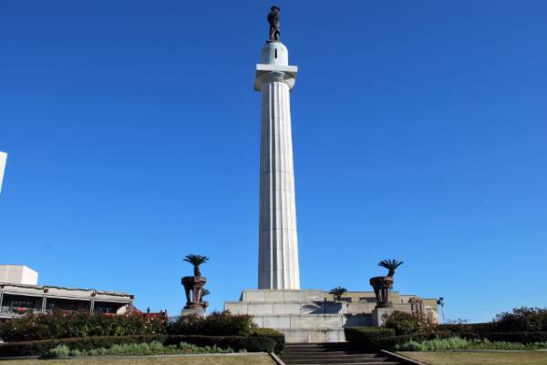 Robert E. Lee Monument in New Orleans