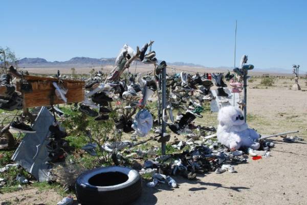 Shoe Fence in Rice, California