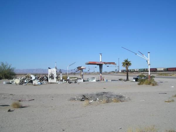 Gas Station Ruins in Rice, California