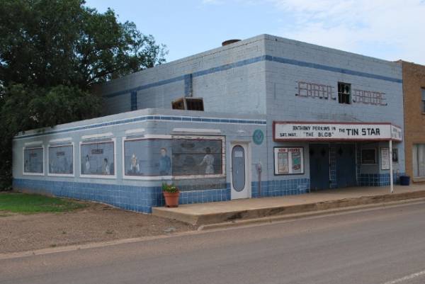 Muralized Earth Theater in Earth Texas