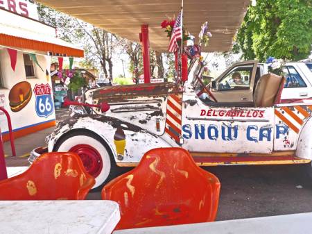 Delgadillo's Snow Cap Drive-In