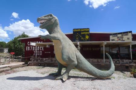 Dinosaur outside Grand Canyon Caverns