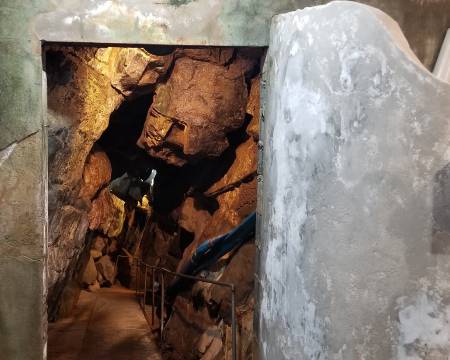 Lost River Caverns