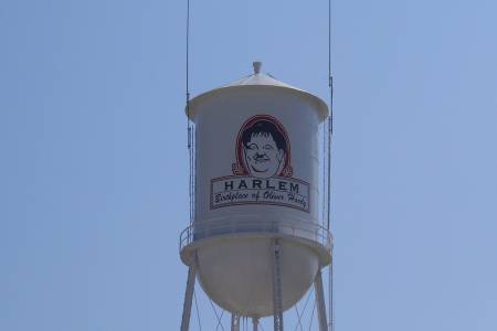 Oliver_Hardy_Tower_in_Harlem_GA