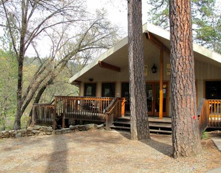 Dining_hall_Yosemite_Bug_Lodge