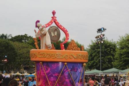 Aladdin float - Disneyland parade