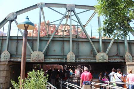 CarsLand - Queue for Radiator Springs Racers