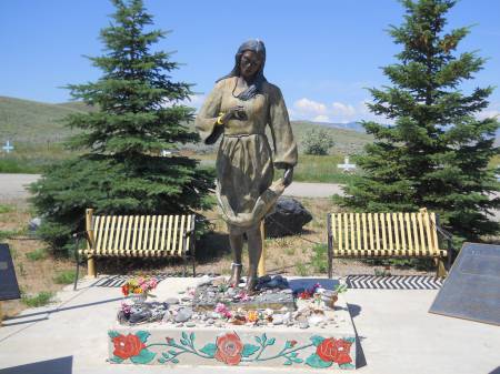 Sacajawea Memorial near Grave site