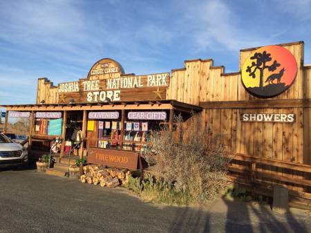Joshua Tree Gift Shop - showers
