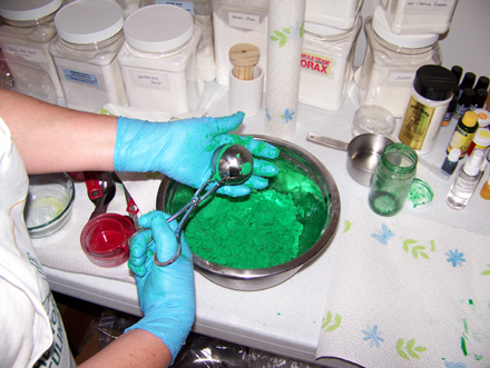 Bath bomb press in use